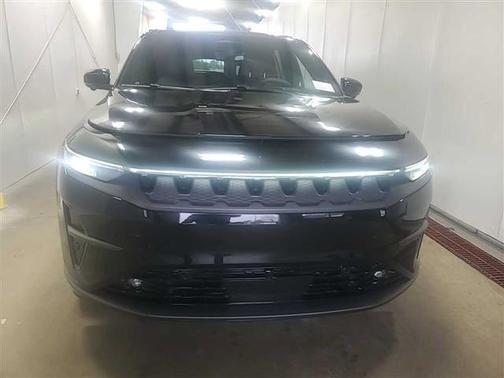 Diamond Black Crystal Pearlcoat 2024 Jeep Wagoneer S Launch Edition