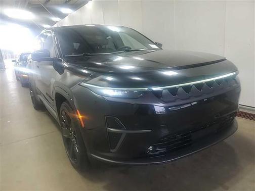 Diamond Black Crystal Pearlcoat 2024 Jeep Wagoneer S Launch Edition