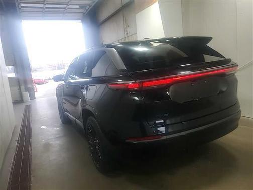 Diamond Black Crystal Pearlcoat 2024 Jeep Wagoneer S Launch Edition