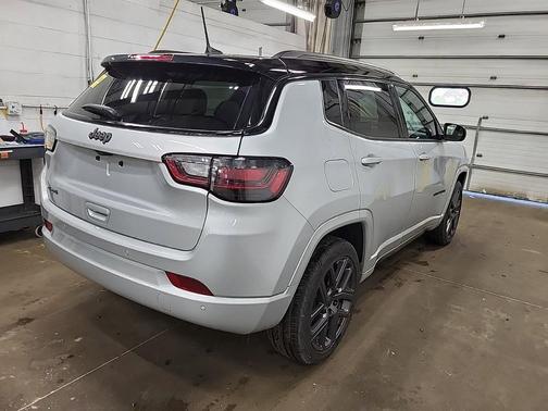 Silver Zynith Metallic Clearcoat 2025 Jeep Compass Limited