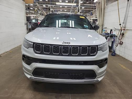 Silver Zynith Metallic Clearcoat 2025 Jeep Compass Limited