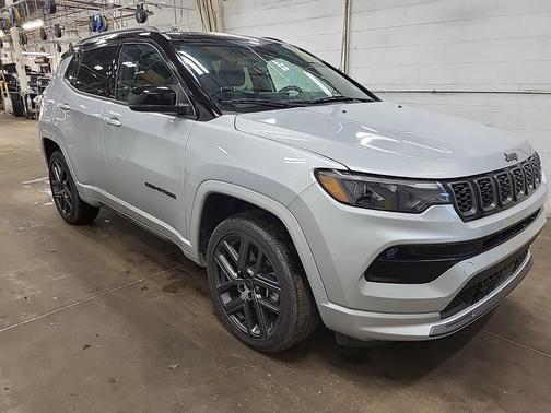 Silver Zynith Metallic Clearcoat 2025 Jeep Compass Limited