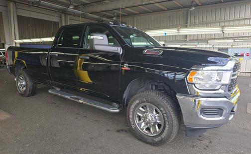 Diamond Black Crystal Pearlcoat 2024 RAM 2500 Tradesman Crew Cab 4x4 8' Box