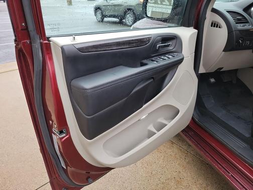 Octane Red Pearlcoat 2017 Dodge Grand Caravan SE