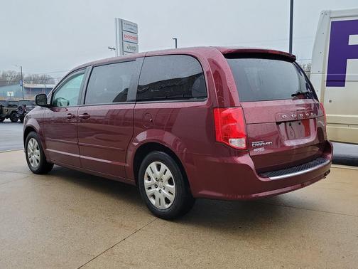 Octane Red Pearlcoat 2017 Dodge Grand Caravan SE