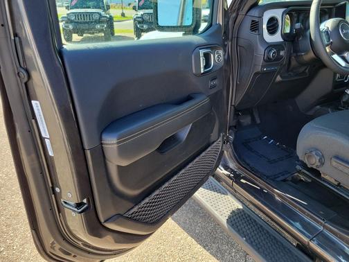 Granite Crystal Metallic Clearcoat 2025 Jeep Wrangler 4xe Sahara