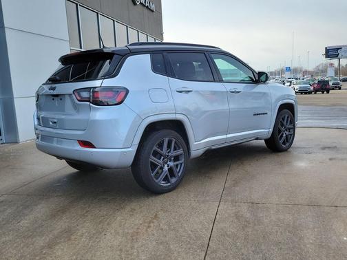 Silver Zynith Metallic Clearcoat 2025 Jeep Compass Limited