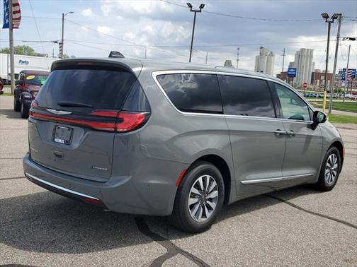 2023 Chrysler Pacifica Hybrid Limited