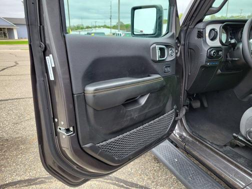 Granite Crystal Metallic Clearcoat 2025 Jeep Wrangler 4xe Sahara