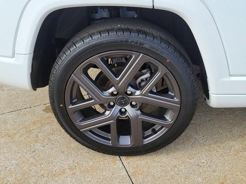 Bright White Clearcoat 2025 Jeep Compass Limited
