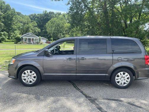 Granite Pearlcoat 2017 Dodge Grand Caravan SE