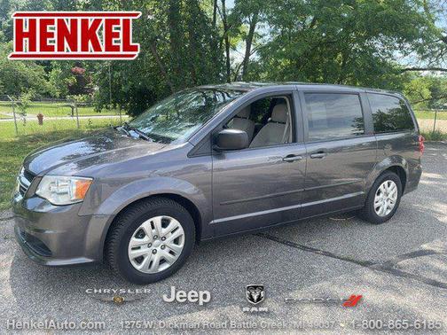 Granite Pearlcoat 2017 Dodge Grand Caravan SE