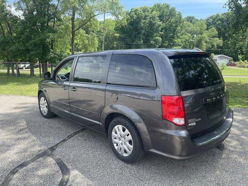 Granite Pearlcoat 2017 Dodge Grand Caravan SE
