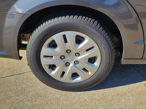 Granite Pearlcoat 2017 Dodge Grand Caravan SE