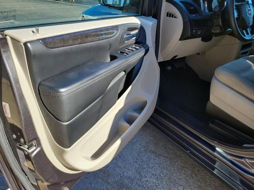 Granite Pearlcoat 2017 Dodge Grand Caravan SE