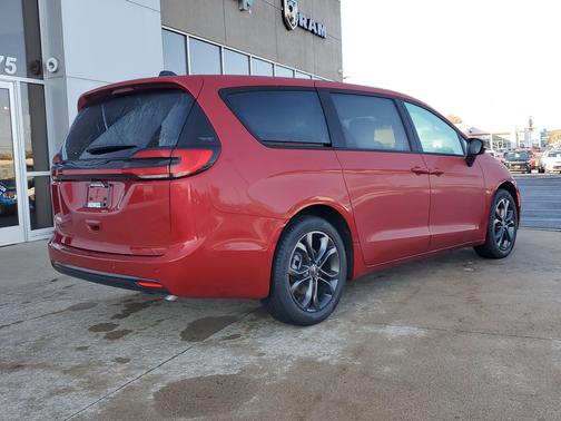 2026 Chrysler Pacifica L