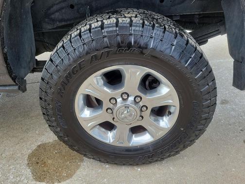 Diamond Black Crystal Pearlcoat 2022 RAM 3500 Big Horn Crew Cab 4x4 8' Box
