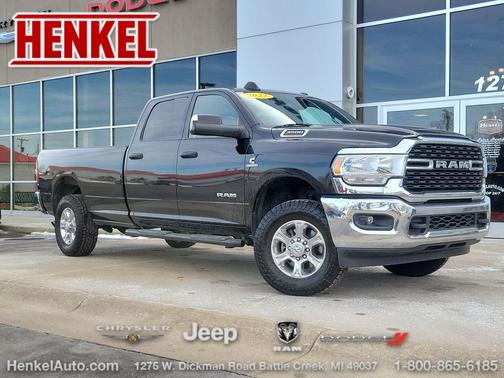 Diamond Black Crystal Pearlcoat 2022 RAM 3500 Big Horn Crew Cab 4x4 8' Box