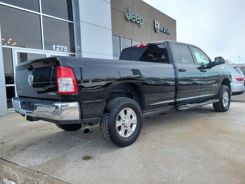 2022 RAM 3500 Big Horn Crew Cab 4x4 8' Box