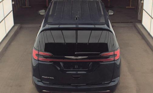 2025 Chrysler Pacifica L