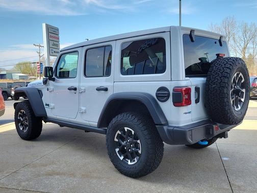Bright White Clearcoat 2025 Jeep Wrangler 4xe Rubicon