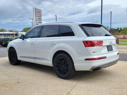 White 2018 Audi Q7 3.0T Premium Plus