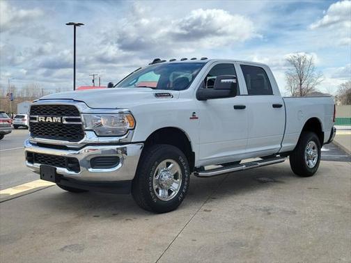 2024 RAM 3500 Tradesman Crew Cab 4x4 6'4' Box