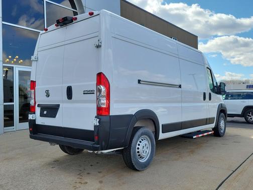Bright White Clearcoat 2025 RAM ProMaster 2500 Tradesman