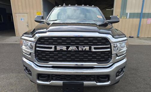 2022 RAM 3500 Big Horn Crew Cab 4x4 8' Box