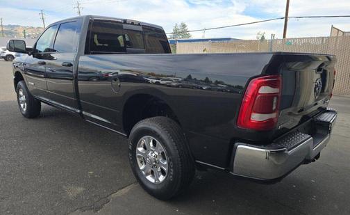 2022 RAM 3500 Big Horn Crew Cab 4x4 8' Box