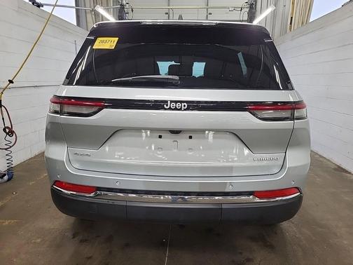 Silver Zynith 2025 Jeep Grand Cherokee Laredo