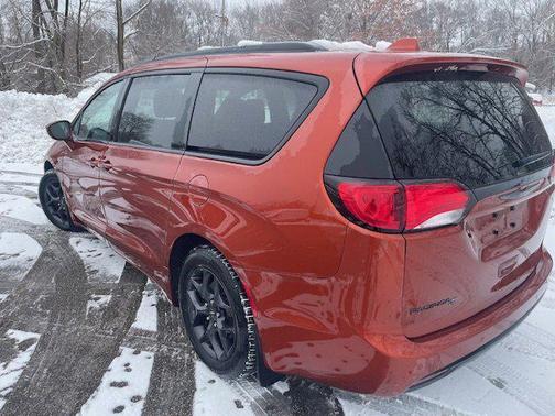 2018 Chrysler Pacifica Touring-L Plus