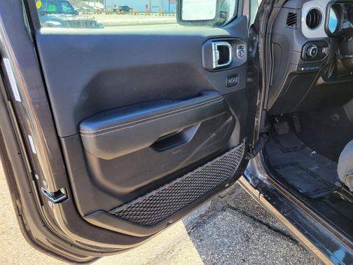 Granite Crystal Metallic Clearcoat 2025 Jeep Wrangler 4xe Sahara