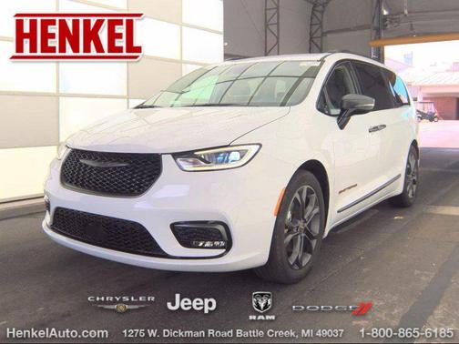 Bright White Clearcoat 2024 Chrysler Pacifica Touring L