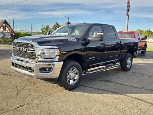 2024 RAM 2500 Big Horn Crew Cab 4x4 6'4' Box