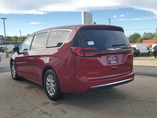 2025 Chrysler Pacifica L