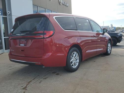 2025 Chrysler Pacifica L