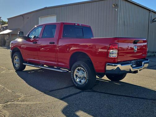 2023 RAM 2500 Tradesman Crew Cab 4x4 6'4' Box