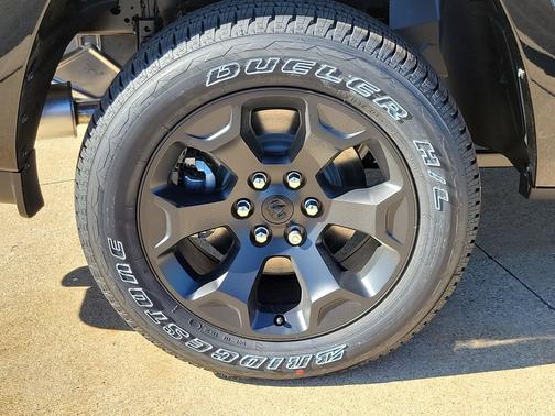Diamond Black Crystal Pearlcoat 2026 RAM 1500 Big Horn/Lone Star