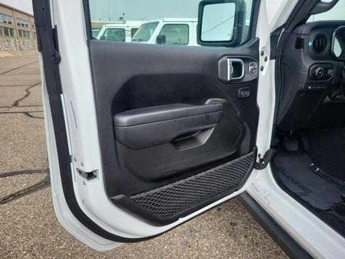 Bright White Clearcoat 2025 Jeep Wrangler 4xe Rubicon