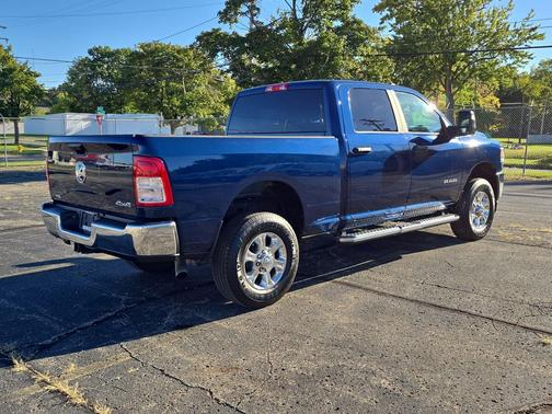 Patriot Blue Pearlcoat 2024 RAM 2500 Big Horn Crew Cab 4x4 6'4' Box