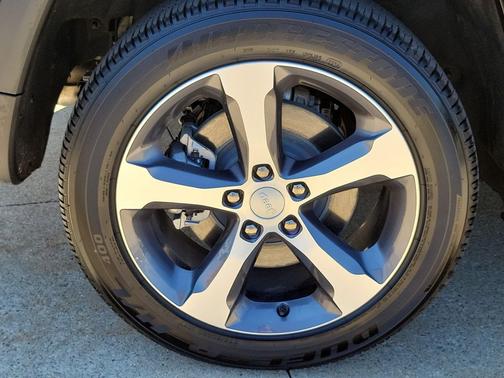 Diamond Black Crystal Pearlcoat 2024 Jeep Grand Cherokee 4xe Base
