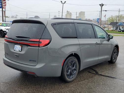 2021 Chrysler Pacifica Hybrid Touring L
