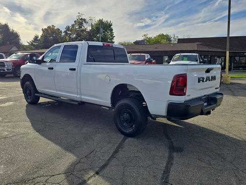 2025 RAM 2500 Tradesman Crew Cab 4x4 8' Box
