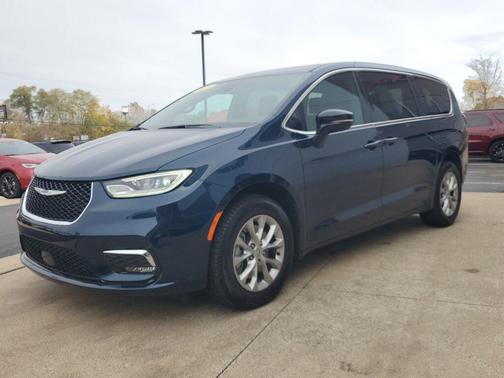 2025 Chrysler Pacifica L