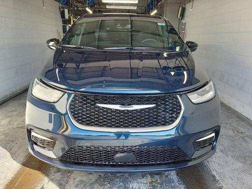 2025 Chrysler Pacifica L