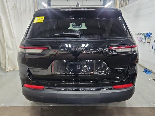 Diamond Black Crystal Pearlcoat 2025 Jeep Grand Cherokee L Altitude