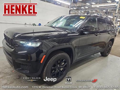 Diamond Black Crystal Pearlcoat 2025 Jeep Grand Cherokee L Altitude