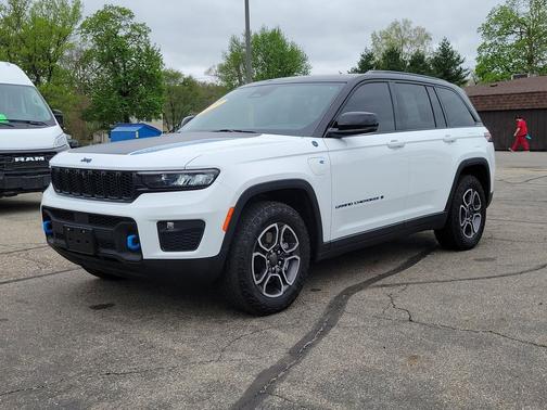 Bright White Clearcoat 2022 Jeep Grand Cherokee 4xe Trailhawk