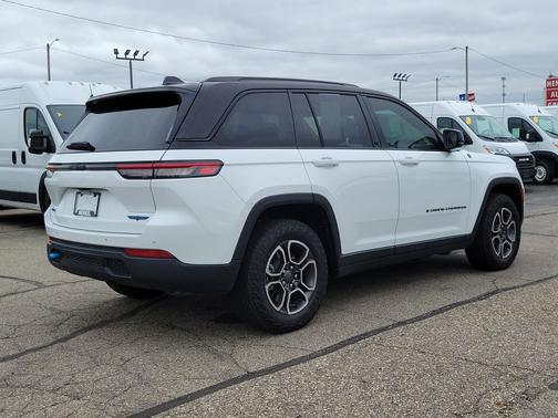 Bright White Clearcoat 2022 Jeep Grand Cherokee 4xe Trailhawk